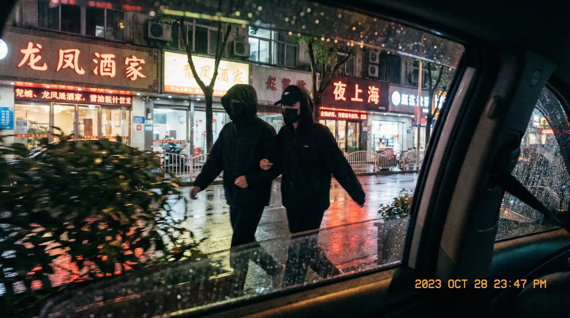 17c起网页登入 - 顶流明星深夜密会现场抓拍照片
